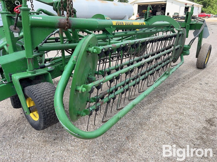 john-deere-700-image-12