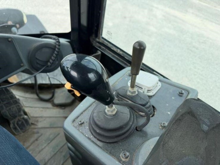 2010-caterpillar-924h-image-7