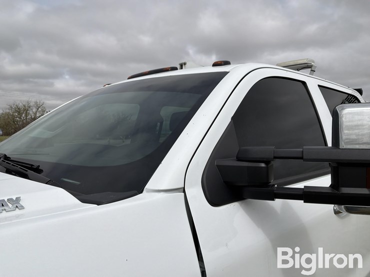 2022-chevrolet-silverado-6500-hd-/-gm515-4x4-crew-cab-service-truck-image-16