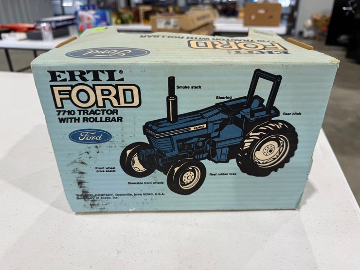 #47264-•-ford-7710-vintage-tractor-toy-image-5