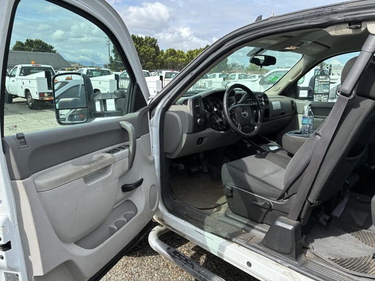 2012-gmc-sierra-2500-image-13