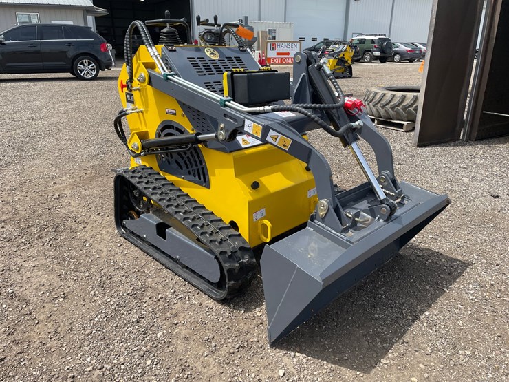 #2825-•-2026-landhero-mini-skid-steer-loader-image-3