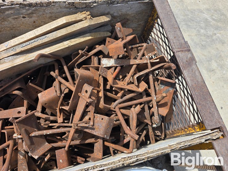 steel-crate-w/form-hardware-image-12