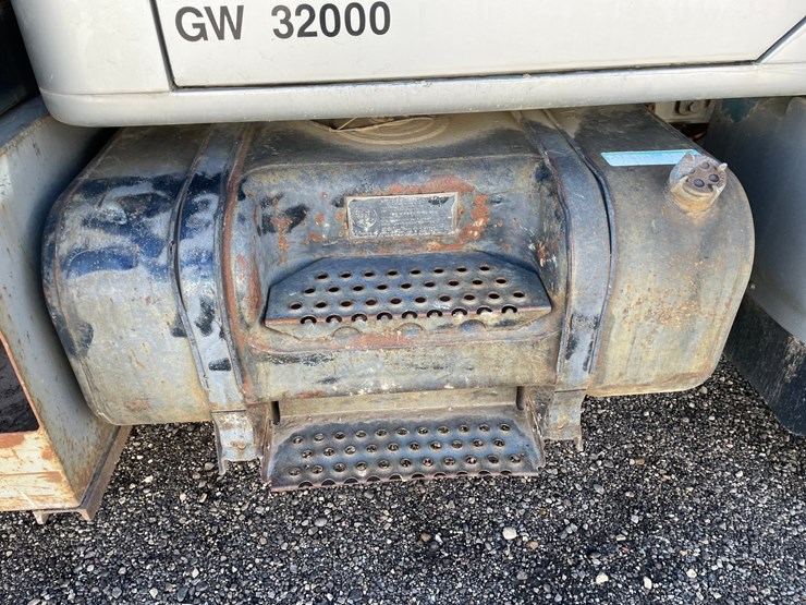 1990-international-durastar-4400-image-24