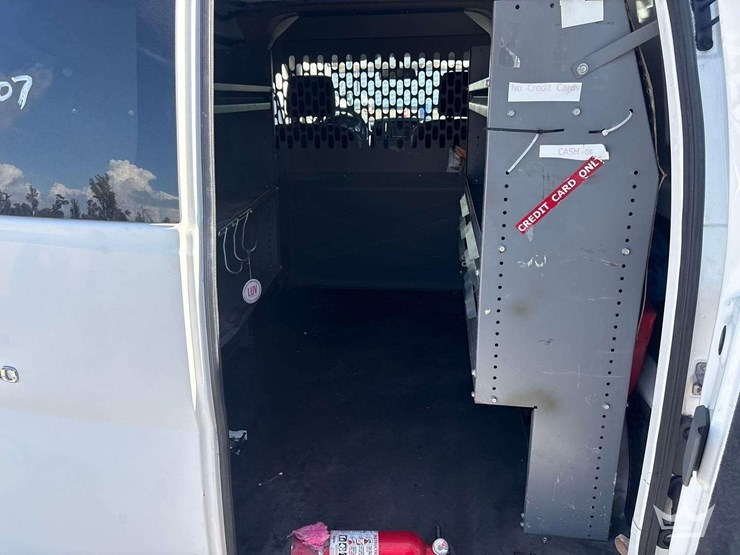 2016-nissan-nv200-image-16