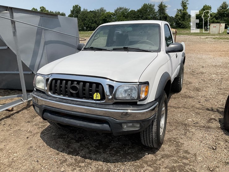 2003-toyota-tacoma-image-1