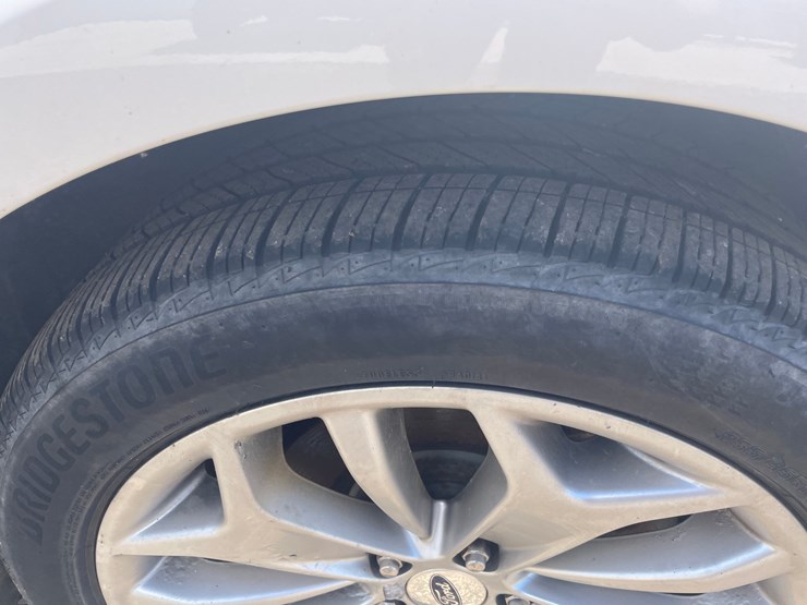 #2858-•-2015-ford-taurus-limited-(has-wi-title)-image-12