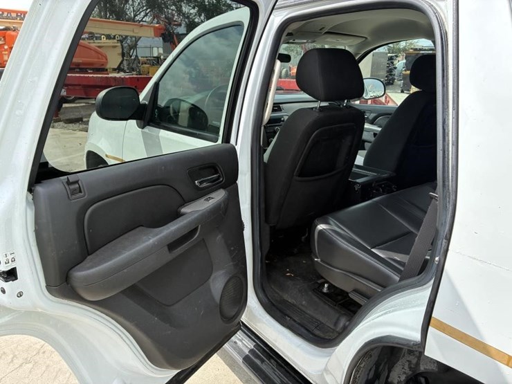 2015-chevrolet-tahoe-image-13