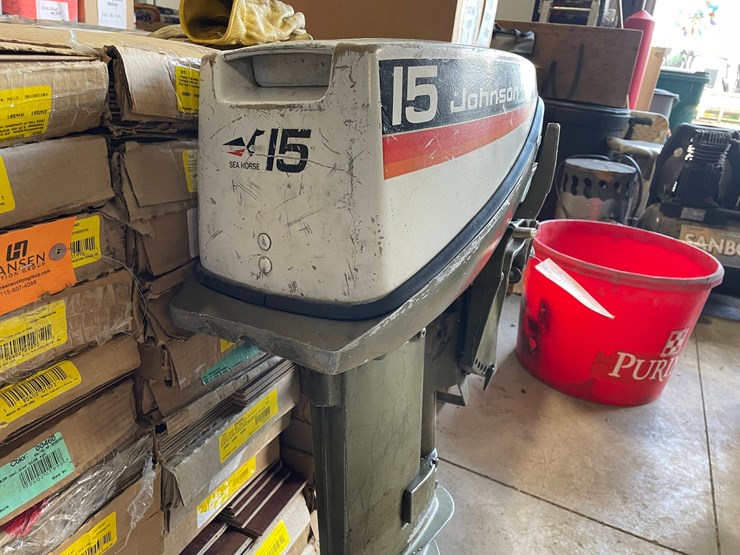 #2952-•-1974-johnson-15hp-short-shaft-tiller-outboard-motor-image-3