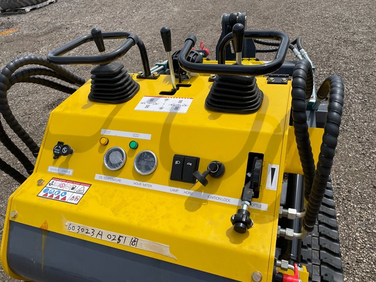 #2826-•-2026-landhero-mini-skid-steer-loader-image-13