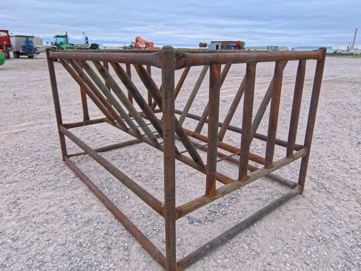 #2037-•-new-heavy-duty-bale-feeder-image-3