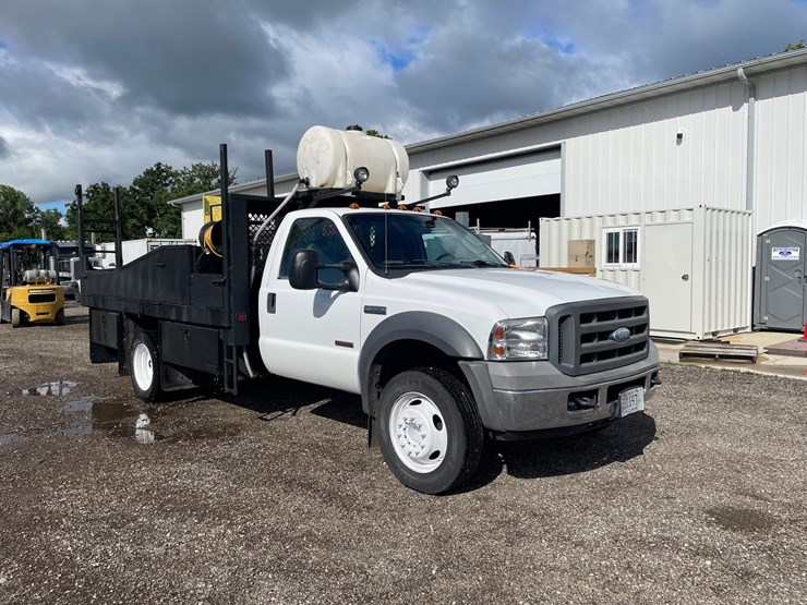 2005-ford-f550-xl-image-3