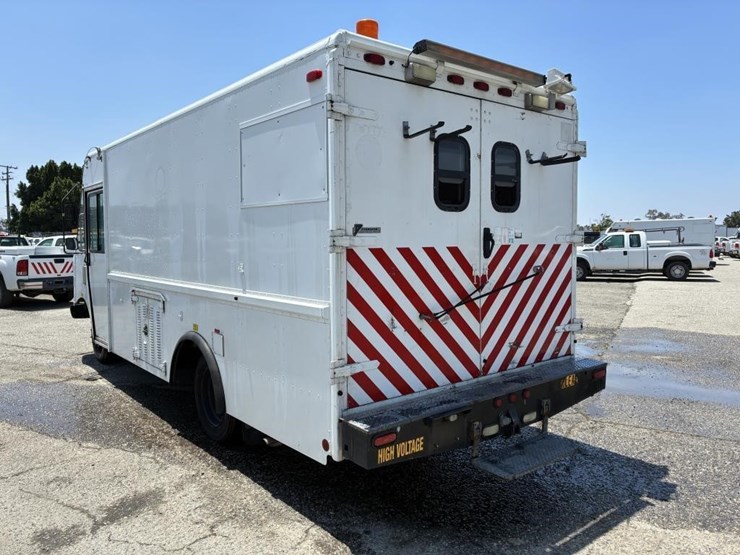 2002-workhorse-p42-image-4