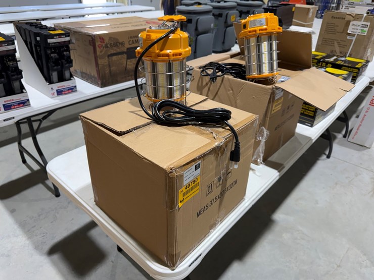 #49780-•-lot-of-(4)-unused-150-watt-360-hanging-lights-image-2