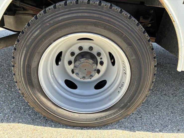 2011-ford-f550-image-6