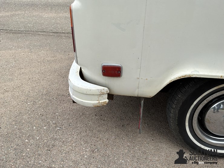 1973-volkswagen-kombi-campmobile-3-door-camper-bus-image-11