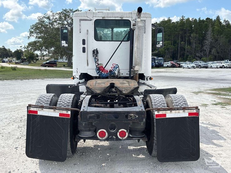 2007-freightliner-columbia-120-image-26