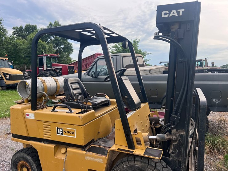 #2028-•-forklift-image-24