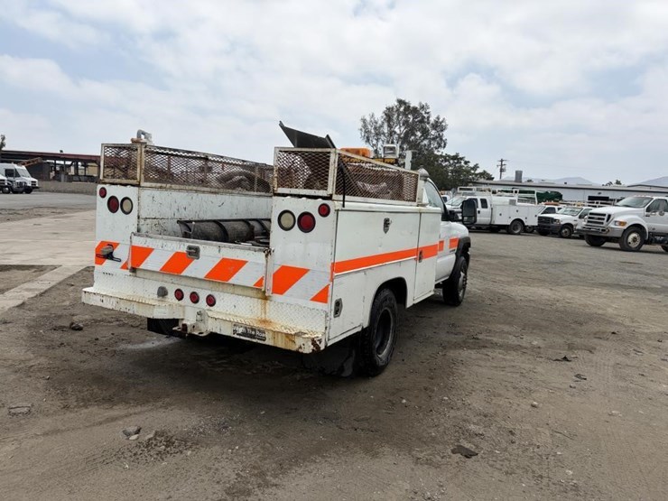2007-gmc-3500hd-image-3