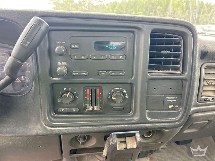 2004-chevrolet-silverado-3500-image-17
