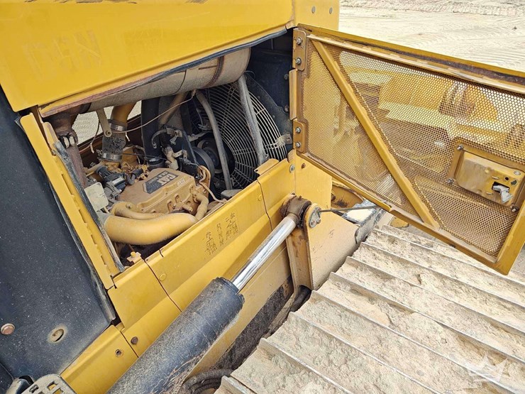 2016-caterpillar-d6h-image-23