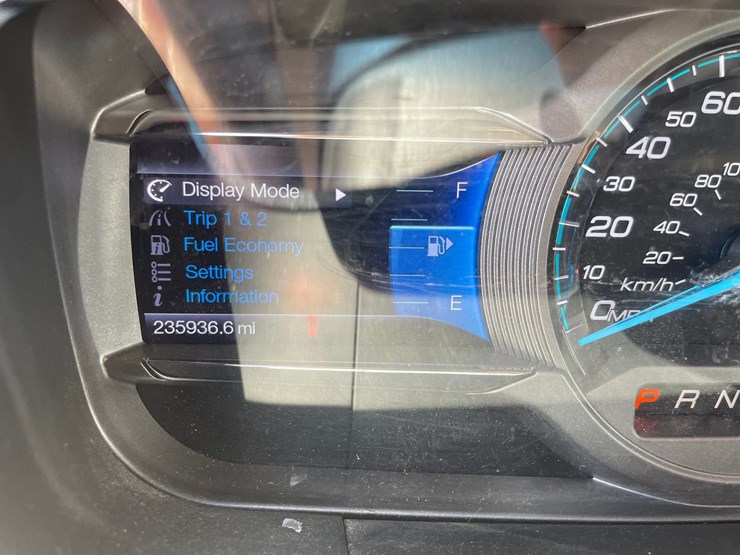 #2793-•-2013-ford-taurus-limited-sedan-(has-wi-title)-image-34