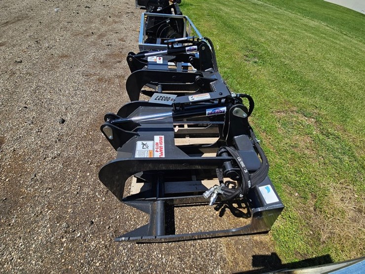 #327-•-2026-stout-72-8-skid-steer-72"-grapple-bucket-image-2