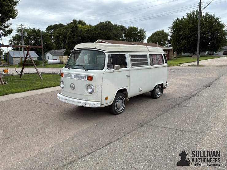 1973-volkswagen-kombi-campmobile-3-door-camper-bus-image-1