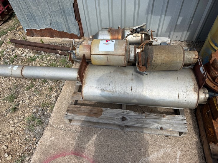 pallet-w/-(5)-exhaust-mufflers-image-1