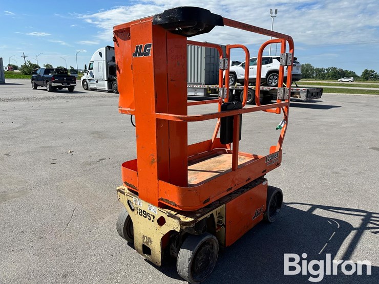 2016-jlg-1230es-image-1