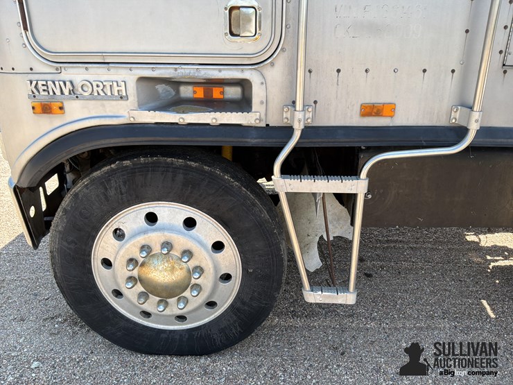 1985-kenworth-k100-image-11