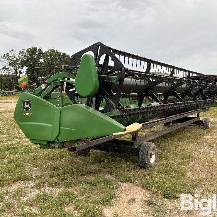 2010 JOHN DEERE 630F