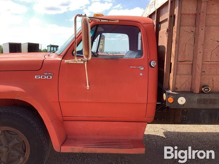 1975-dodge-d600-image-9