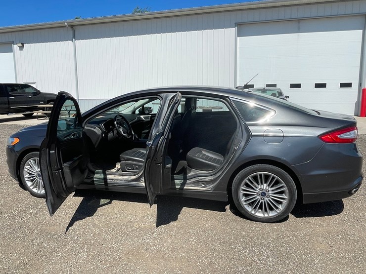 #2789-•-2016-ford-fusion-se-sedan-(has-wi-title)-image-25