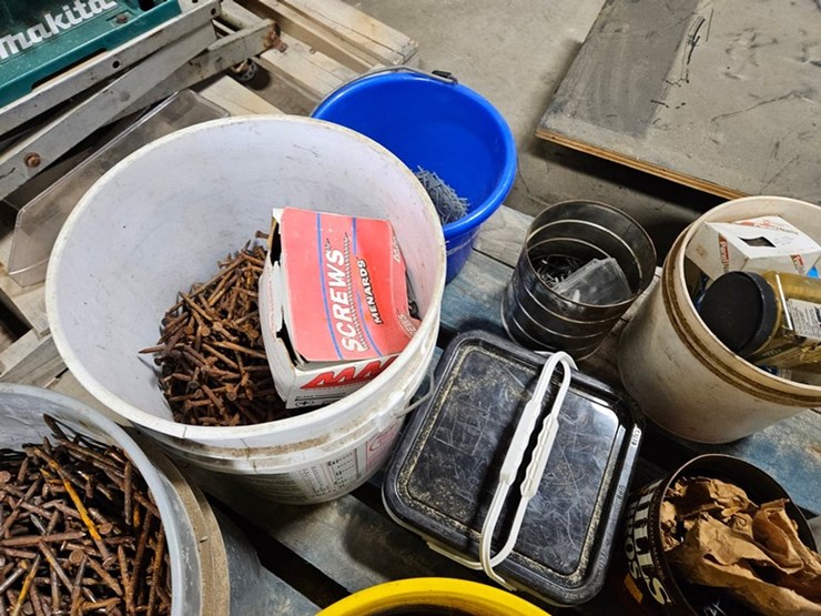 #162-•-pallet-of-nails-and-screws-image-9