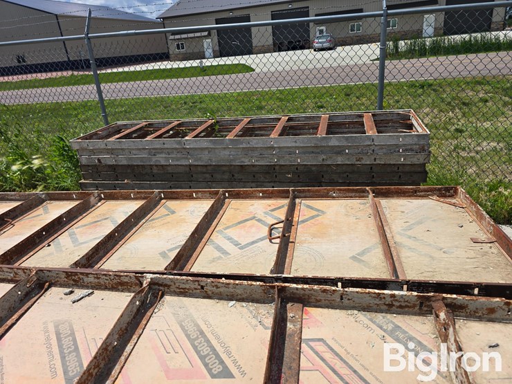 8'-concrete-wall-forms-image-16