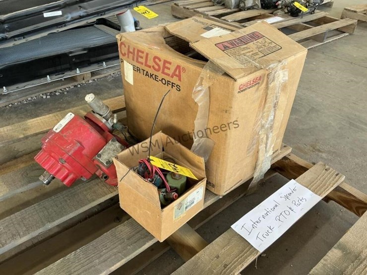 international-spreader-truck-pto-&-parts-image-1