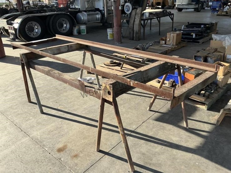 small-spreader-truck-chain-table-image-3