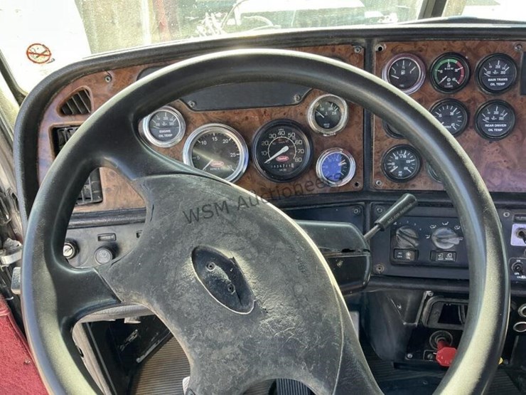 2001-peterbilt-379-image-17