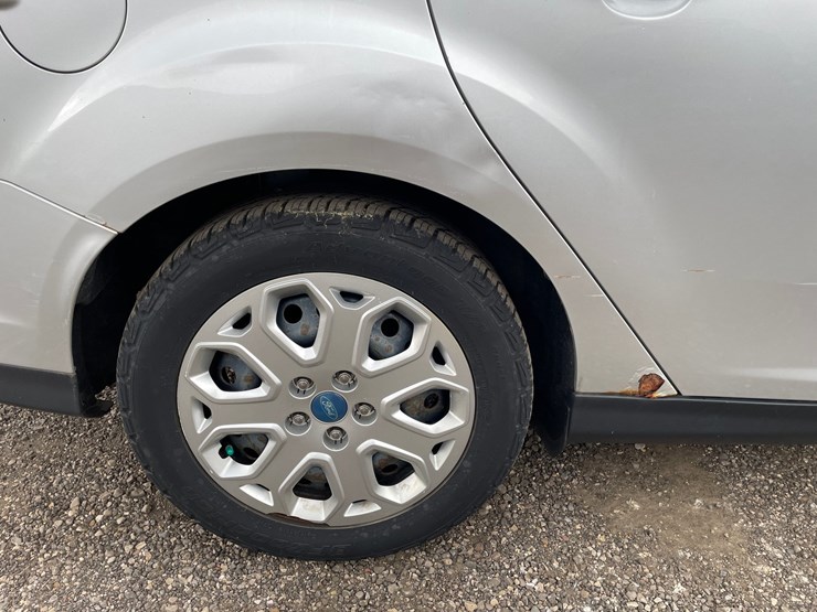 #2797-•-2012-ford-focus-se-sedan-image-17