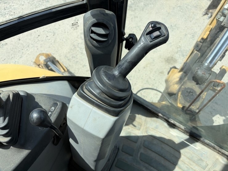 2012-caterpillar-430e-image-38