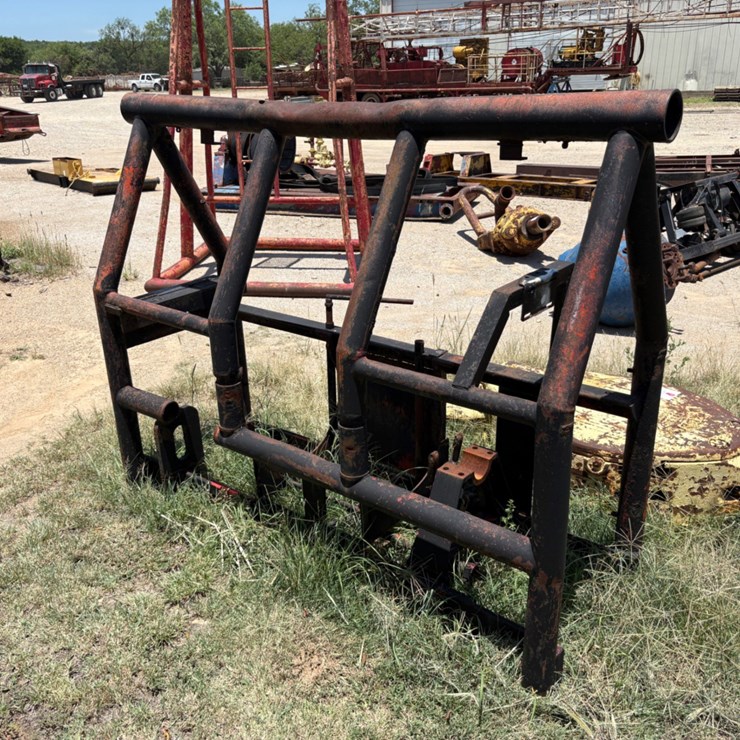 6.5’ x 2’ x 5’ headache rack w/ winch mount