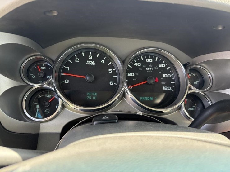2011-chevrolet-2500hd-image-13