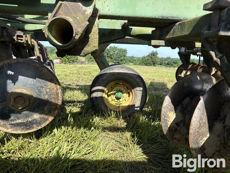 john-deere-230-image-18