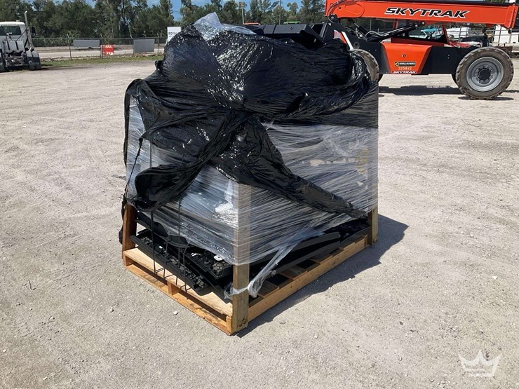 pallet-of-miscellaneous-vehicle-parts-image-3