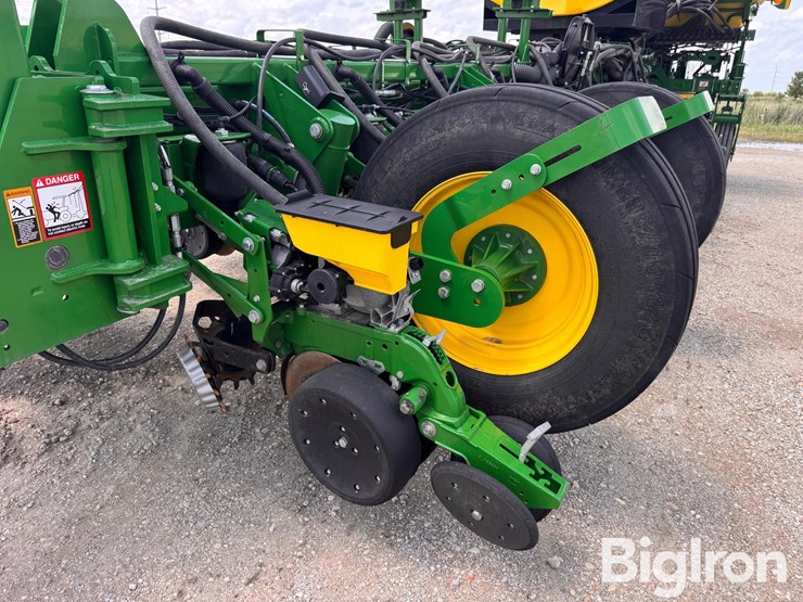 2020-john-deere-1775nt-image-16