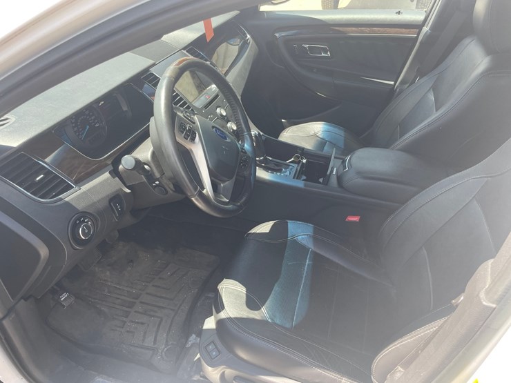 #2858-•-2015-ford-taurus-limited-(has-wi-title)-image-24
