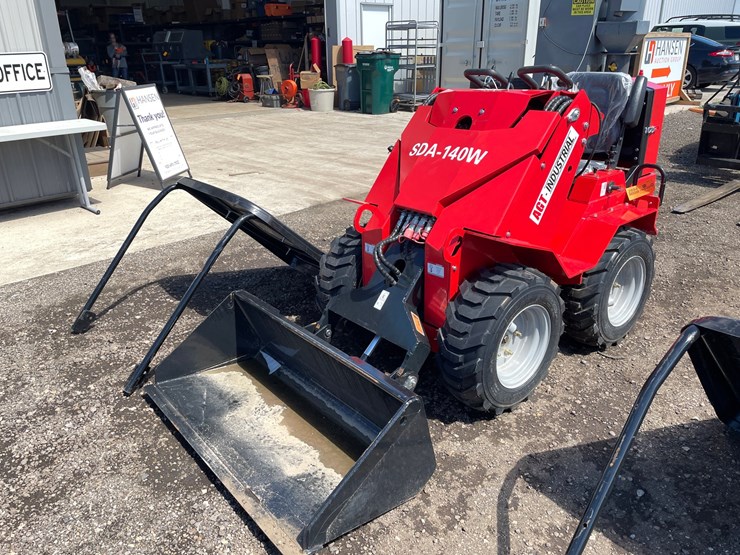 #2894-•-agt-sda-140w-wheeled-mini-skid-steer-image-1