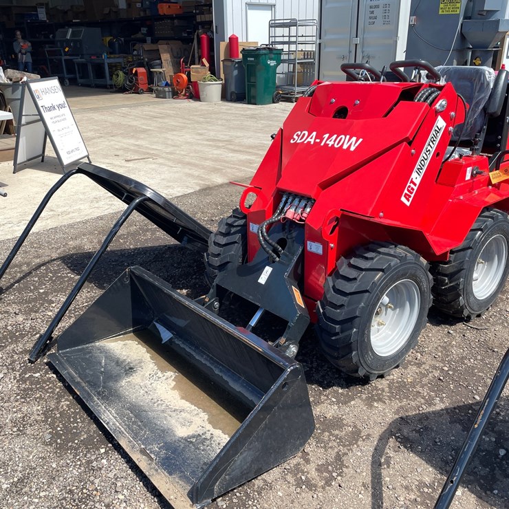 #2894 • AGT SDA-140W Wheeled Mini Skid Steer