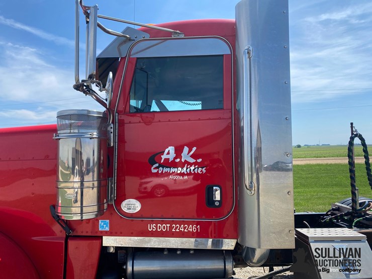 2014-peterbilt-388-image-13